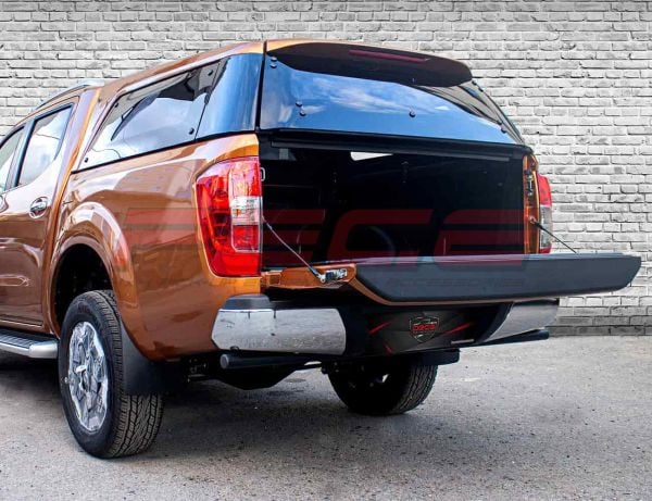 Nissan Np300 Navara Premium Camlı Kabin