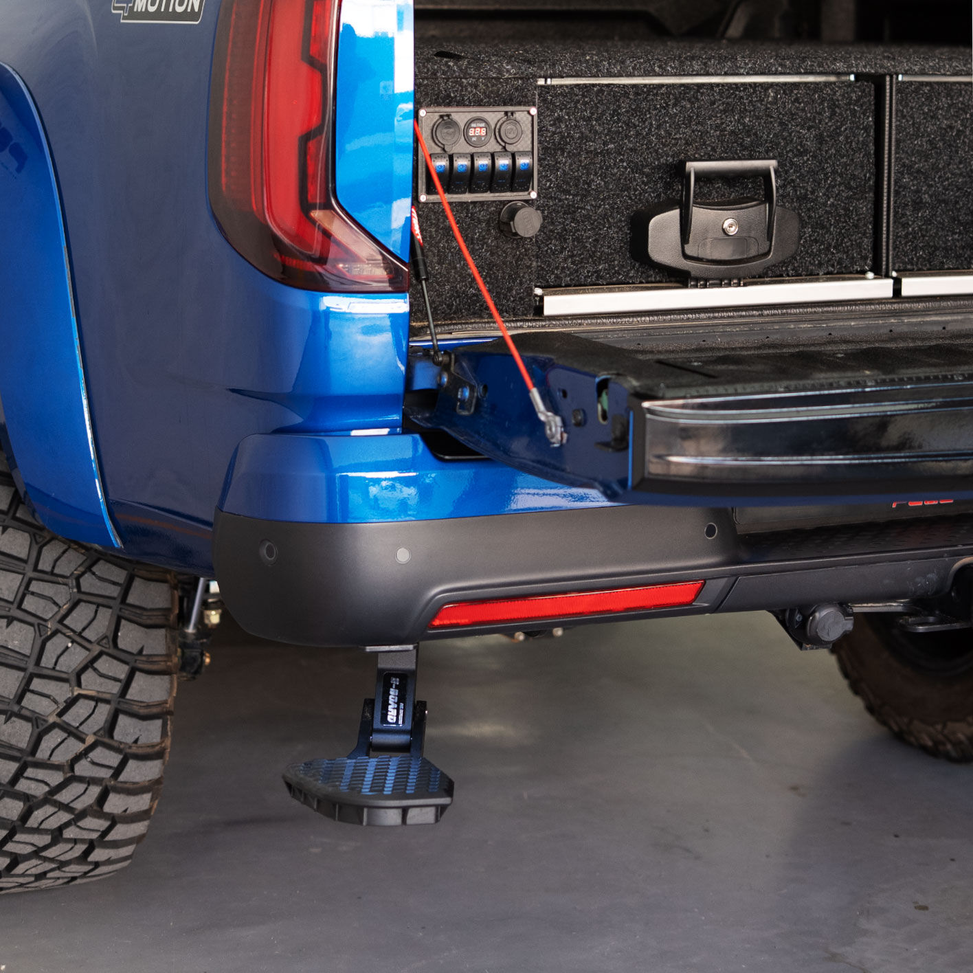 Yeni Amarok Açılır Arka Basamak T-Max E-Board